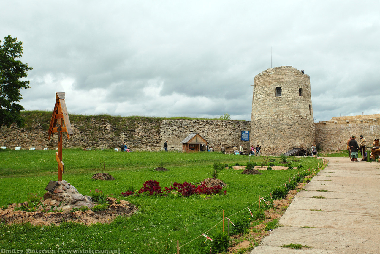 The fortress of ancient Russian town Izborsk · Russia Travel Blog