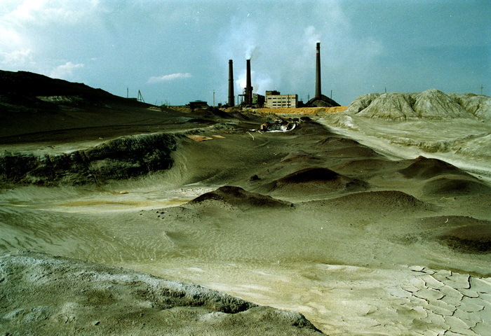 http://russiatrek.org/blog/wp-content/uploads/2011/07/karabash-probably-most-polluted-city-5.jpg