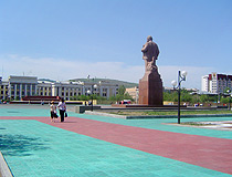 Monument to Lenin in the central square of Chita