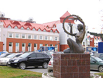Sculpture of a woman with a tambourine in Khanty-Mansiysk
