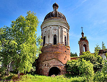 Abandoned church in Yaroslavl Oblast