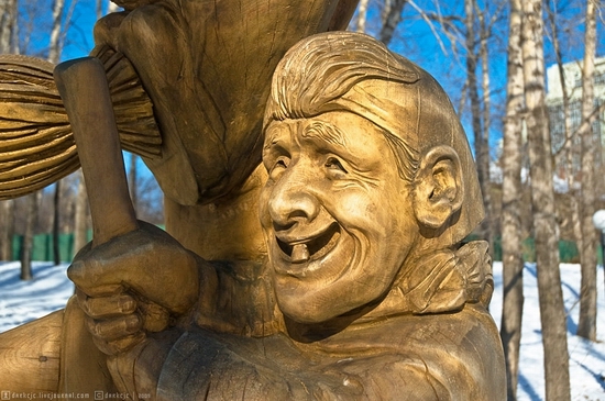 Russian traffic cops wooden sculptures (Khabarovsk city)
