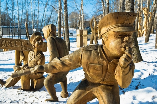 Russian traffic cops wooden sculptures (Khabarovsk city)