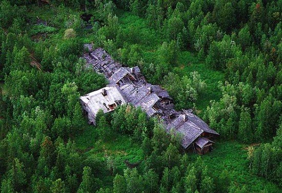 Abandoned Transpolar railway Salekhard-Igarka, Russia view 7