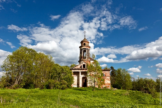 Abandoned Znamenskaya church, Russia view 3