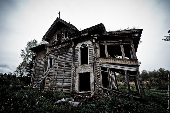 Wooden house, Ostashevo, Kostroma oblast, Russia view 17