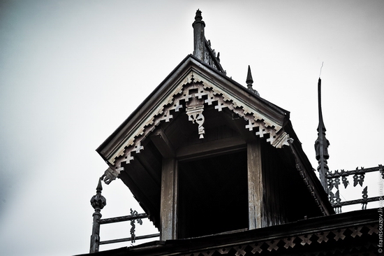 Wooden house, Ostashevo, Kostroma oblast, Russia view 4