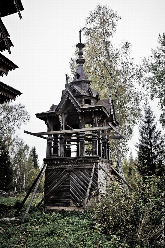 Wooden house, Ostashevo, Kostroma oblast, Russia view 5