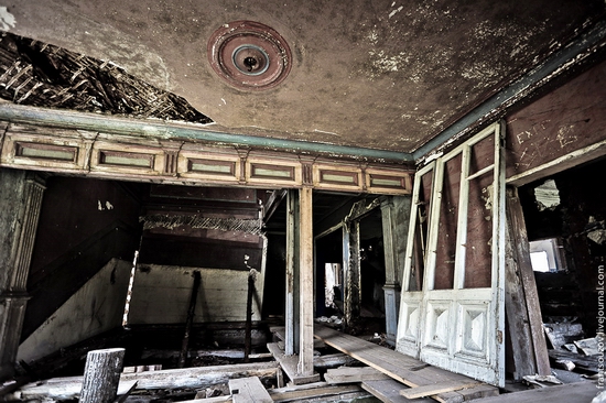 Wooden house, Ostashevo, Kostroma oblast, Russia view 9