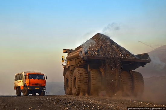 BelAZ 75600 - biggest truck in the former USSR view 1