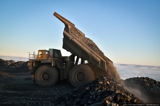 BelAZ 75600 - biggest truck in the former USSR view 10