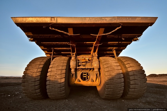 BelAZ 75600 - biggest truck in the former USSR view 12