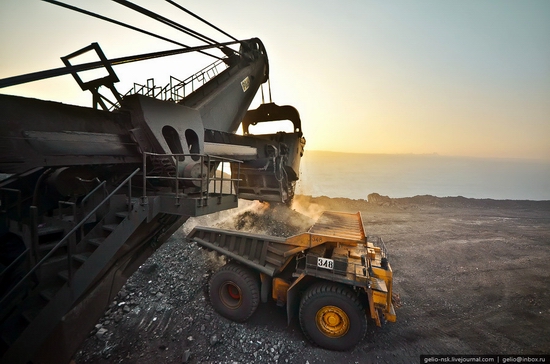 BelAZ 75600 - biggest truck in the former USSR view 13