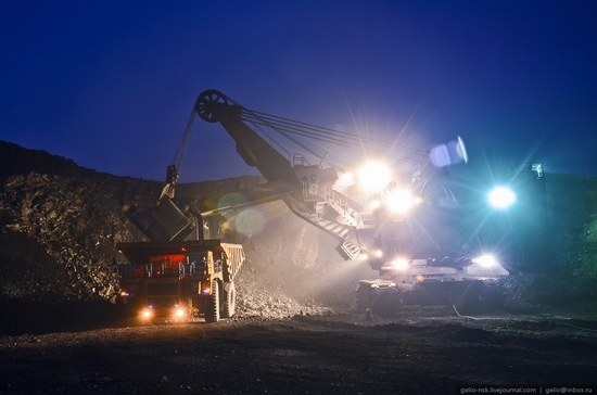 BelAZ 75600 - biggest truck in the former USSR view 15