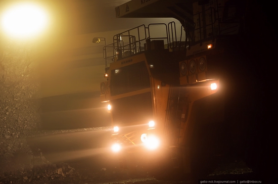 BelAZ 75600 - biggest truck in the former USSR view 16