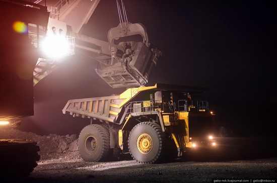 BelAZ 75600 - biggest truck in the former USSR view 17