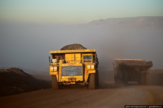 BelAZ 75600 - biggest truck in the former USSR view 3