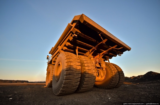 BelAZ 75600 - biggest truck in the former USSR view 8