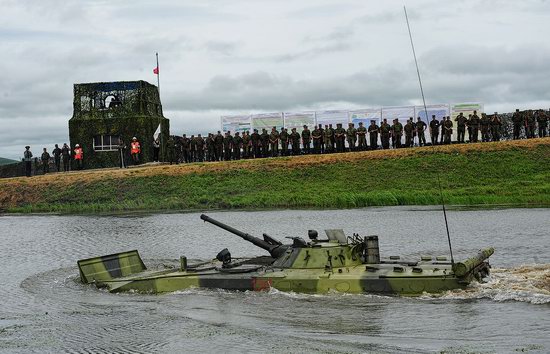 Military exercises, surmounting water obstacles, Russia photo 11