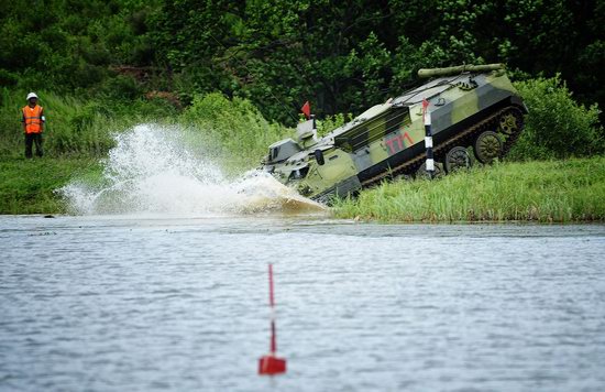 Military exercises, surmounting water obstacles, Russia photo 16