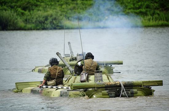 Military exercises, surmounting water obstacles, Russia photo 21