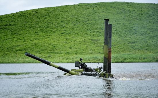 Military exercises, surmounting water obstacles, Russia photo 30