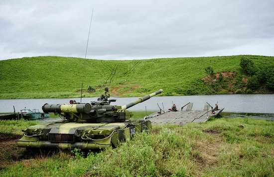 Military exercises, surmounting water obstacles, Russia photo 6