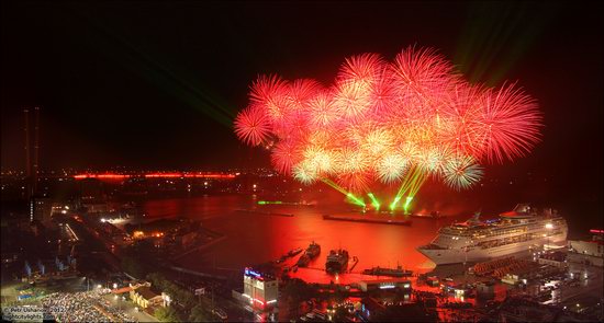 Light show in honor of the APEC Summit in Vladivostok, Russia photo 14