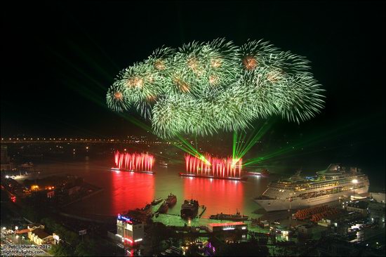 Light show in honor of the APEC Summit in Vladivostok, Russia photo 15