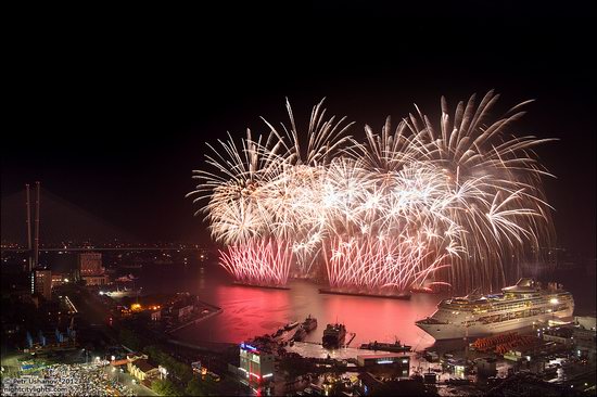 Light show in honor of the APEC Summit in Vladivostok, Russia photo 3