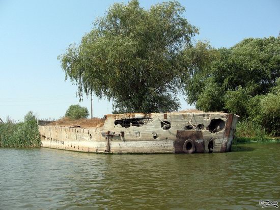 Abandoned concrete ship, Astrakhan region, Russia photo 4