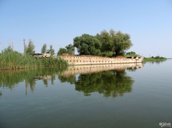 Abandoned concrete ship, Astrakhan region, Russia photo 5