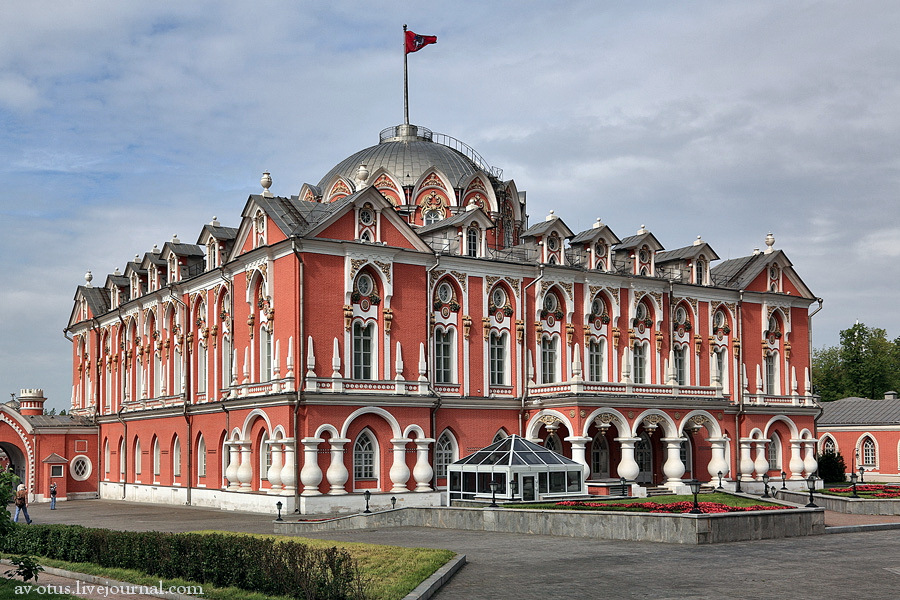 petrovsky travel palace