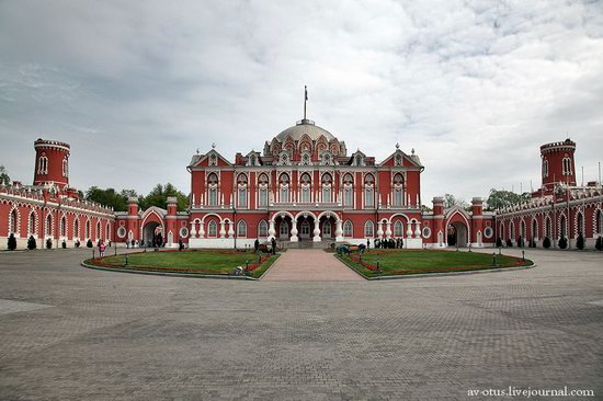 The Petrovsky palace, Moscow, Russia photo 2