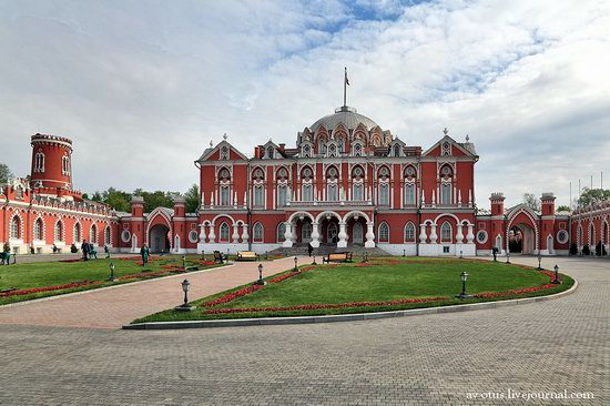 The Petrovsky palace, Moscow, Russia photo 4