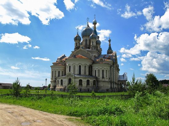 Savior Cathedral, Kukoboy village, Yaroslavl region, Russia photo 10