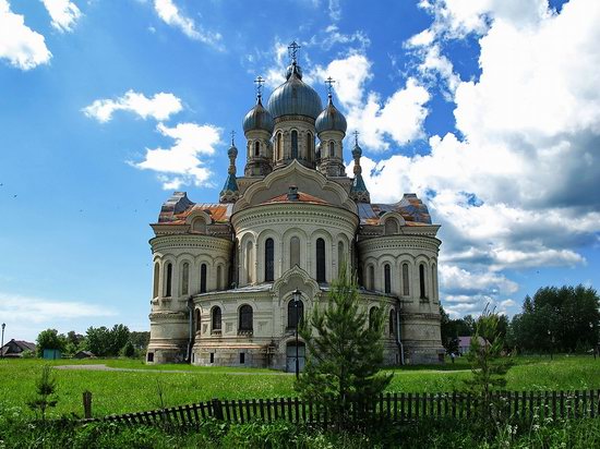 Savior Cathedral, Kukoboy village, Yaroslavl region, Russia photo 2