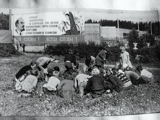 https://russiatrek.org/blog/wp-content/uploads/2013/01/pioneer-camps-ussr-1960-1970-photo-12.jpg