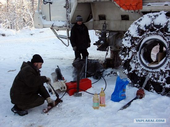 The life of a typical seismic prospecting crew in Russia photo 25