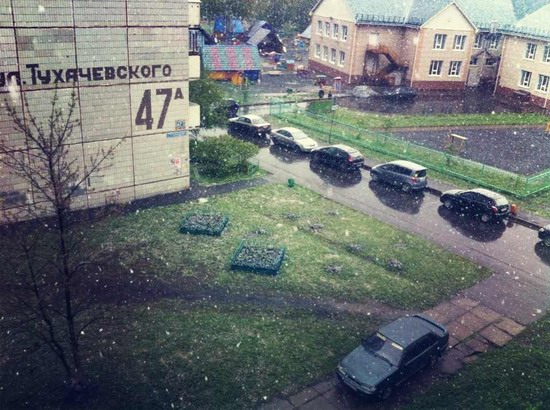 Summer snowfall in Kemerovo, Russia photo 1