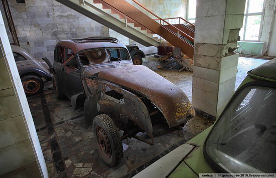 Abandoned Summer Camp with Retro Cars, Moscow region, Russia photo 13