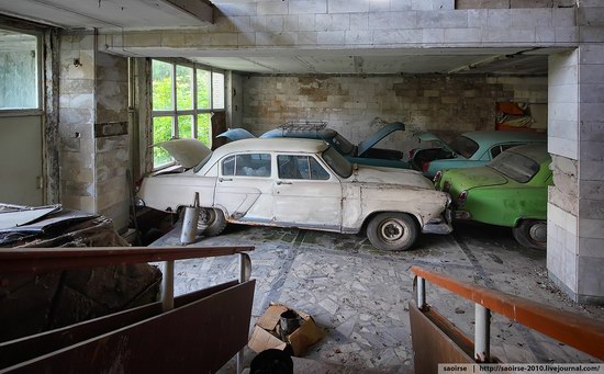 Abandoned Summer Camp with Retro Cars, Moscow region, Russia photo 14