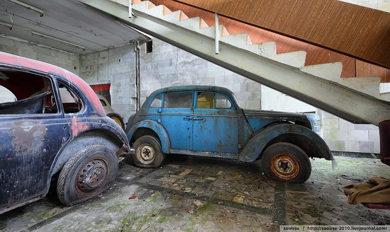 Abandoned Summer Camp with Retro Cars, Moscow region, Russia photo 17