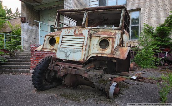 Abandoned Summer Camp with Retro Cars, Moscow region, Russia photo 4