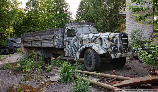 Abandoned Summer Camp with Retro Cars, Moscow region, Russia photo 5