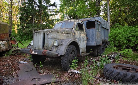 Abandoned Summer Camp with Retro Cars, Moscow region, Russia photo 6