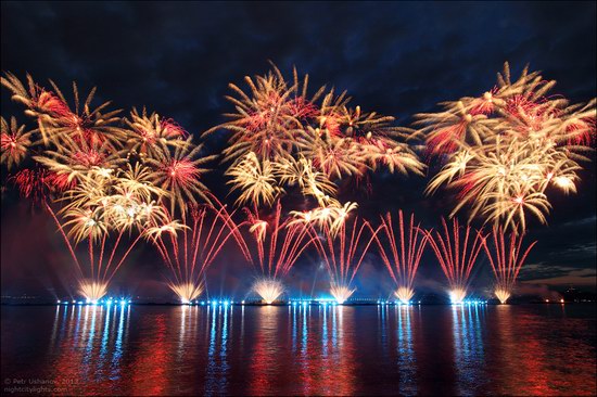 Alye Parusa pyrotechnic show, St. Petersburg, Russia photo 9