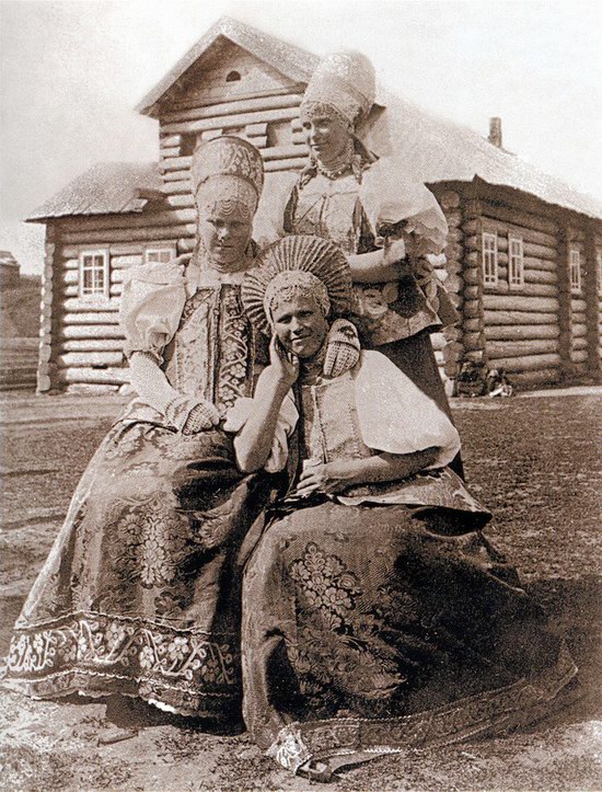 Festive and casual clothes in the Russian Empire photo 16
