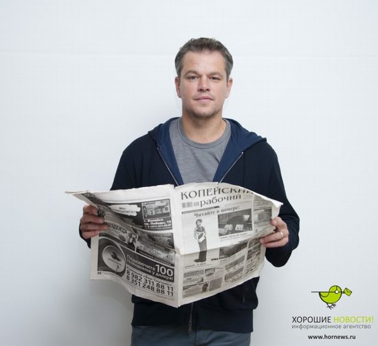 Matt Damon with the Russian newspaper