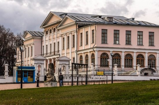 Unique Baroque Church in the Dubrovitsy Estate, Podolsk, Russia photo 3